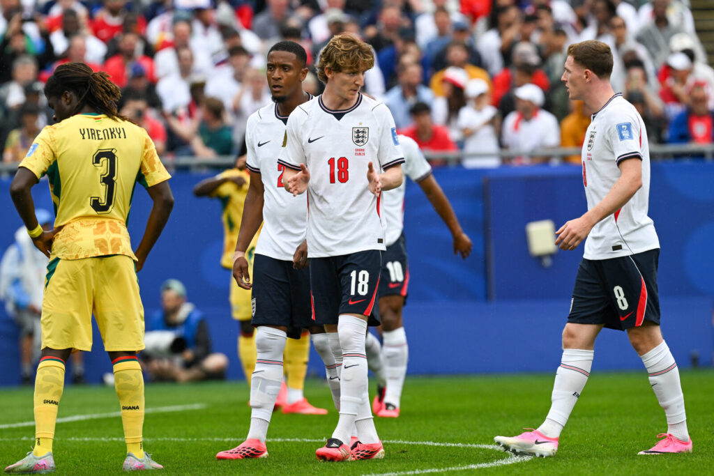 Anthony Gordon em ação pela seleção da Inglaterra na Copa do Mundo de 2026