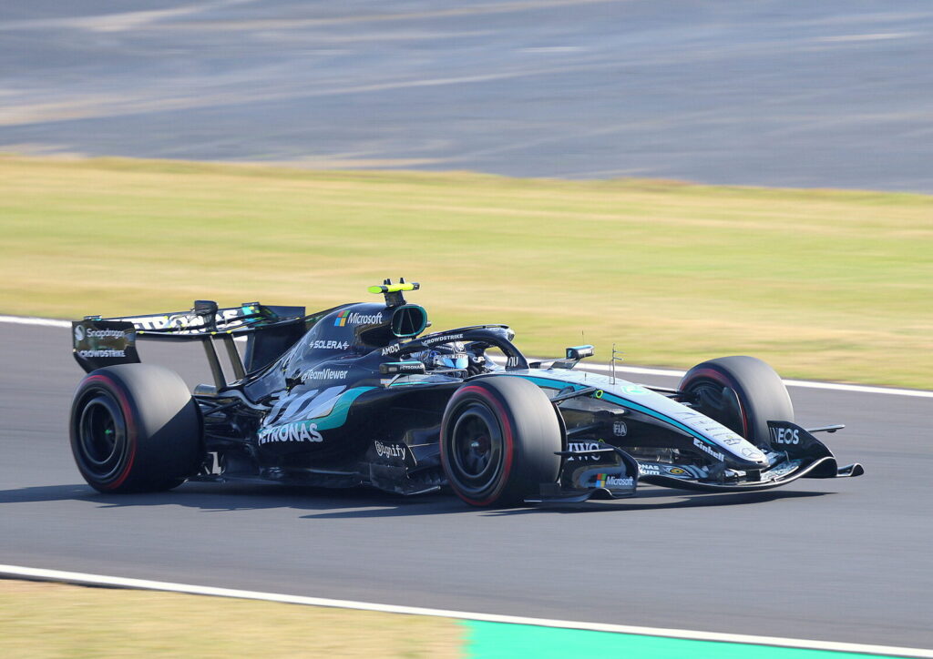 Mercedes W17 de Kimi Antonelli em ação de pista na temporada 2026 de F1 (foto de arquivo, GP do Japão)