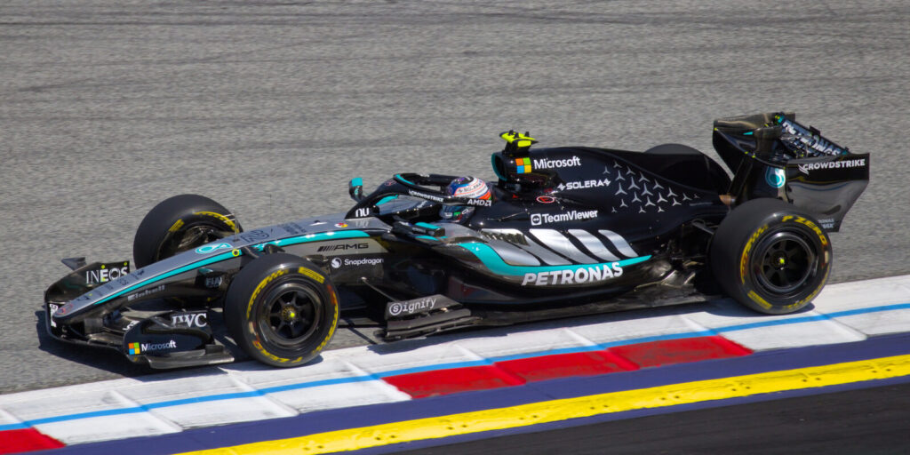 Mercedes W17 de Kimi Antonelli em ação na pista durante o GP da Áustria 2026, foto de arquivo