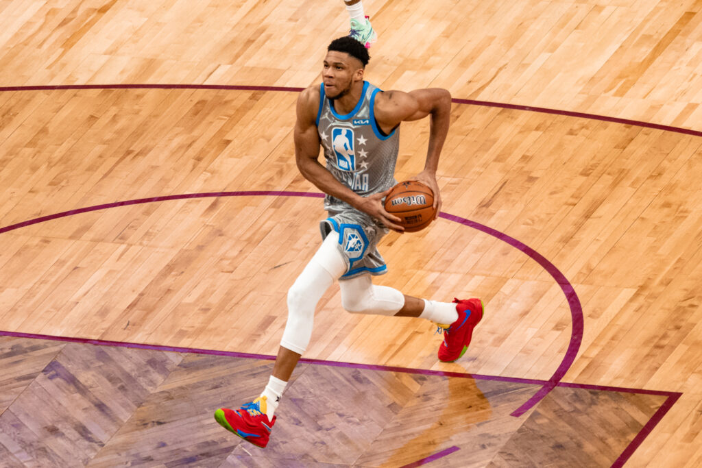 Terremoto na NBA 2026: Giannis vai ao Heat, LeBron deixa os Lakers e Kawhi volta ao Raptors