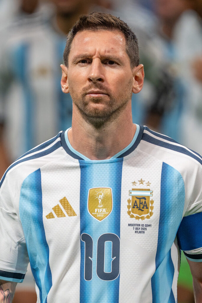 Lionel Messi com a camisa da seleção argentina durante partida da Copa do Mundo de 2026