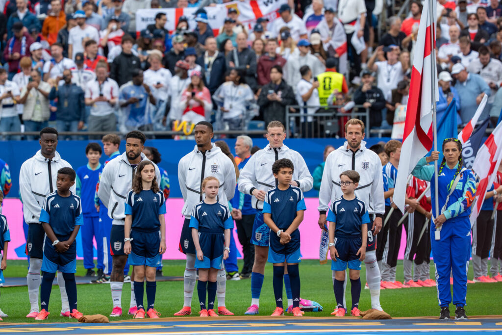 Jogadores da seleção da Inglaterra em ação na Copa do Mundo de 2026