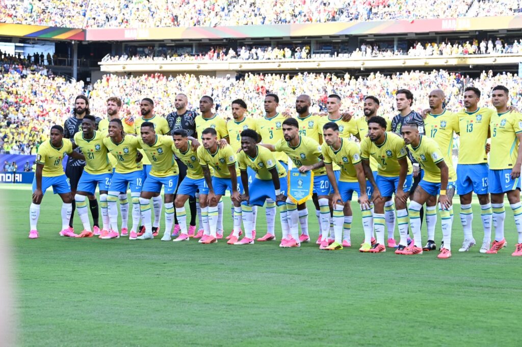 Jogadores da Seleção Brasileira posados para a foto oficial antes de partida da Copa do Mundo de 2026