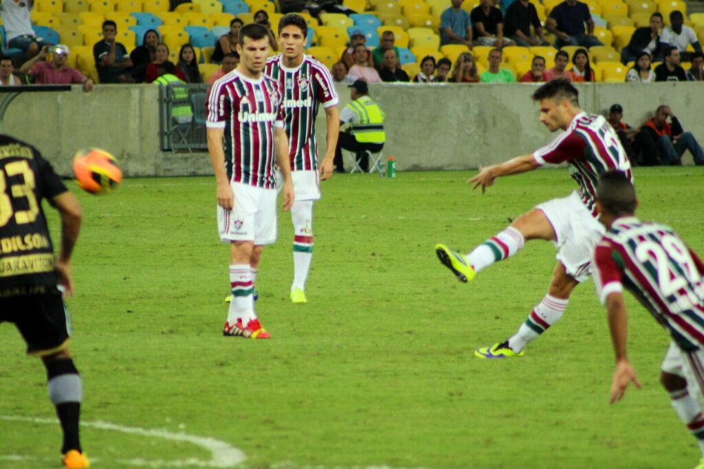 Lance do Campeonato Brasileiro de 2013 entre Fluminense e Botafogo, foto de arquivo sem relação com a temporada 2026 (Foto de arquivo: lance do Campeonato Brasileiro de 2013, sem relação direta com a temporada 2026.)