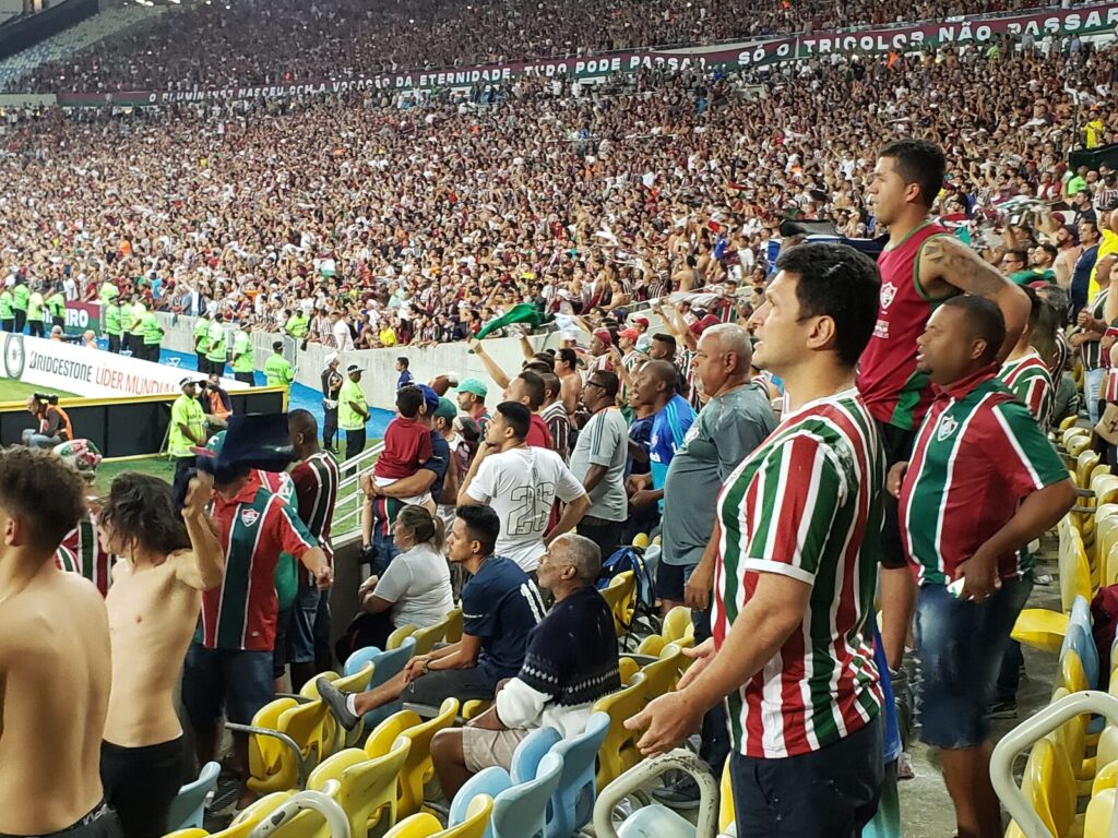 Torcida do Fluminense reunida nas arquibancadas do Maracana antes de partida