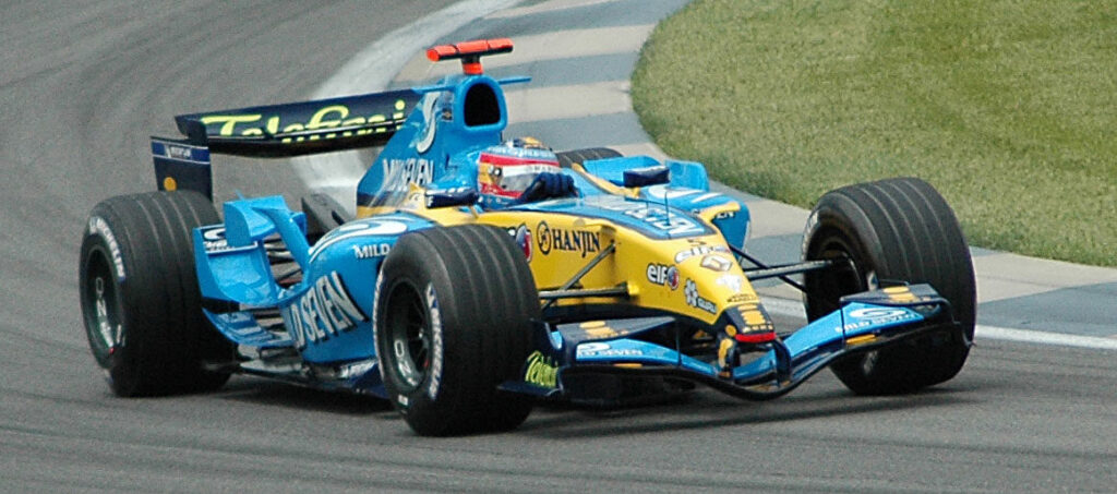 Fernando Alonso (Renault) na classificação do GP dos EUA de 2005 (Foto de arquivo: Fernando Alonso (Renault) na classificação do GP dos EUA de 2005, ilustrando um treino classificatório de F1.)
