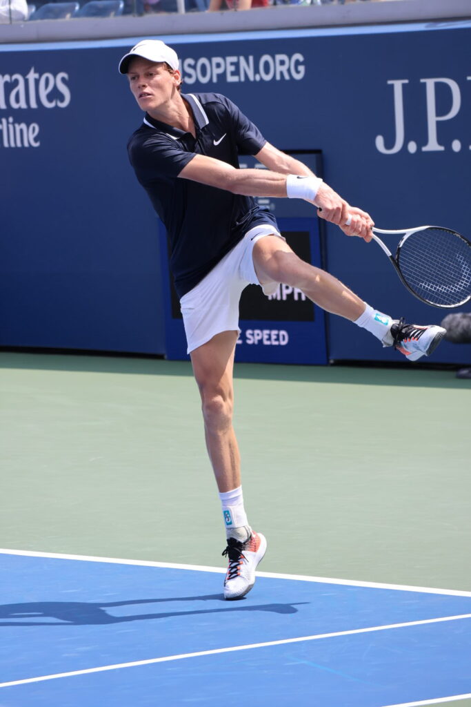 Jannik Sinner em treino antes do US Open de 2024, líder da Race to Turin 2026 (Foto de arquivo: Jannik Sinner em treino antes do US Open de 2024.)