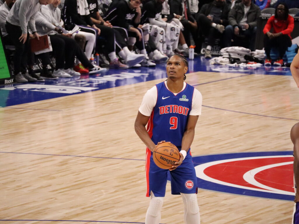 Ausar Thompson cobrando lance livre pelo Detroit Pistons (Foto de arquivo: Ausar Thompson em jogo do Detroit Pistons em janeiro de 2026.)