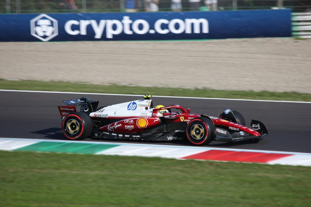 Lewis Hamilton em sessão classificatória do GP da Itália de 2025, pela Ferrari (Foto de arquivo: Lewis Hamilton em sessão classificatória do GP da Itália de 2025, pela Ferrari.)