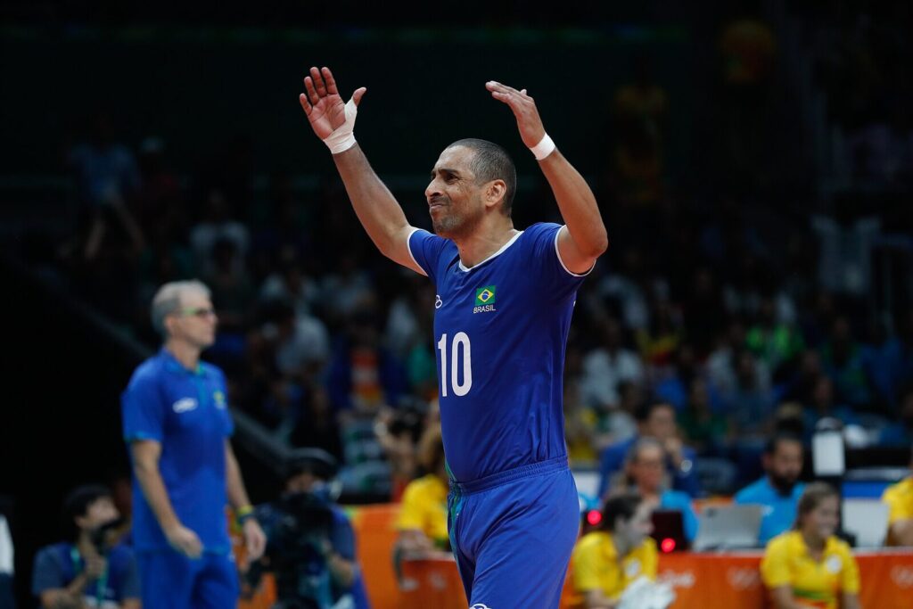 Jogador da seleção brasileira de vôlei masculino comemora ponto em quadra (Foto de arquivo: seleção brasileira de vôlei masculino nos Jogos Olímpicos Rio 2016, não no Mundial disputado nas Filipinas.)
