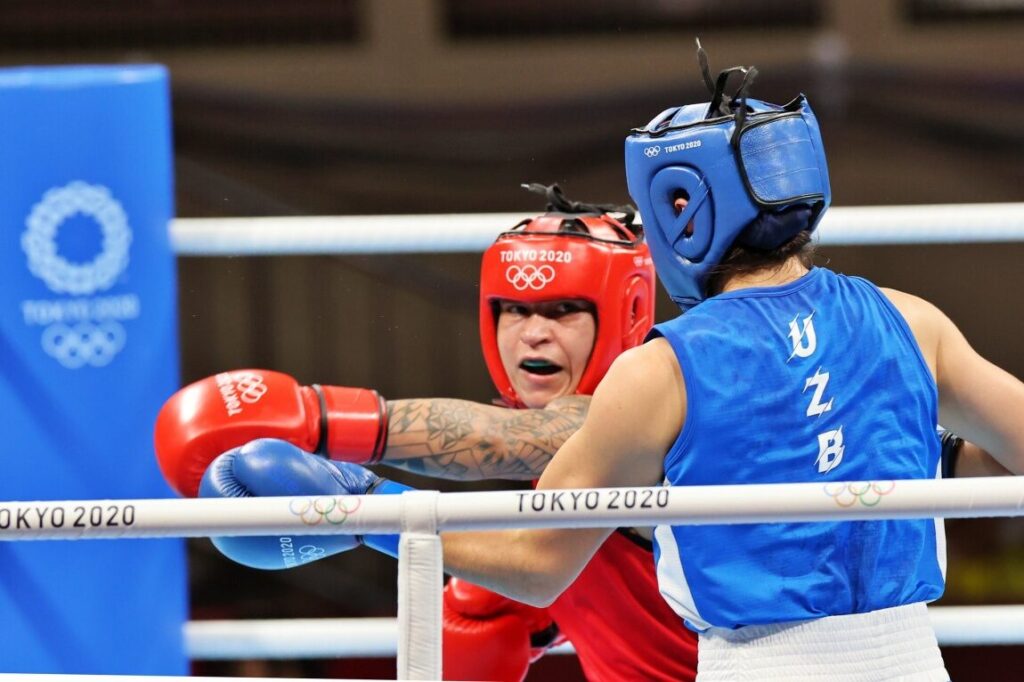 Luta de boxe olímpico em Tóquio 2020, usada como ilustração das categorias de peso femininas e masculinas (Foto de arquivo: combate de boxe olímpico em Tóquio 2020, usada apenas como ilustração das categorias de peso.)