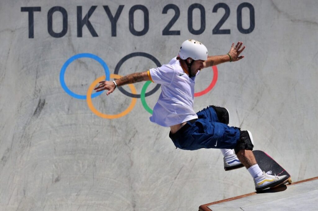 Pedro Barros em manobra no skate park durante os Jogos Olímpicos de Tóquio 2020 (Foto de arquivo: Pedro Barros nos Jogos Olímpicos de Tóquio 2020, usada para ilustrar o funcionamento das regras do skate olímpico.)