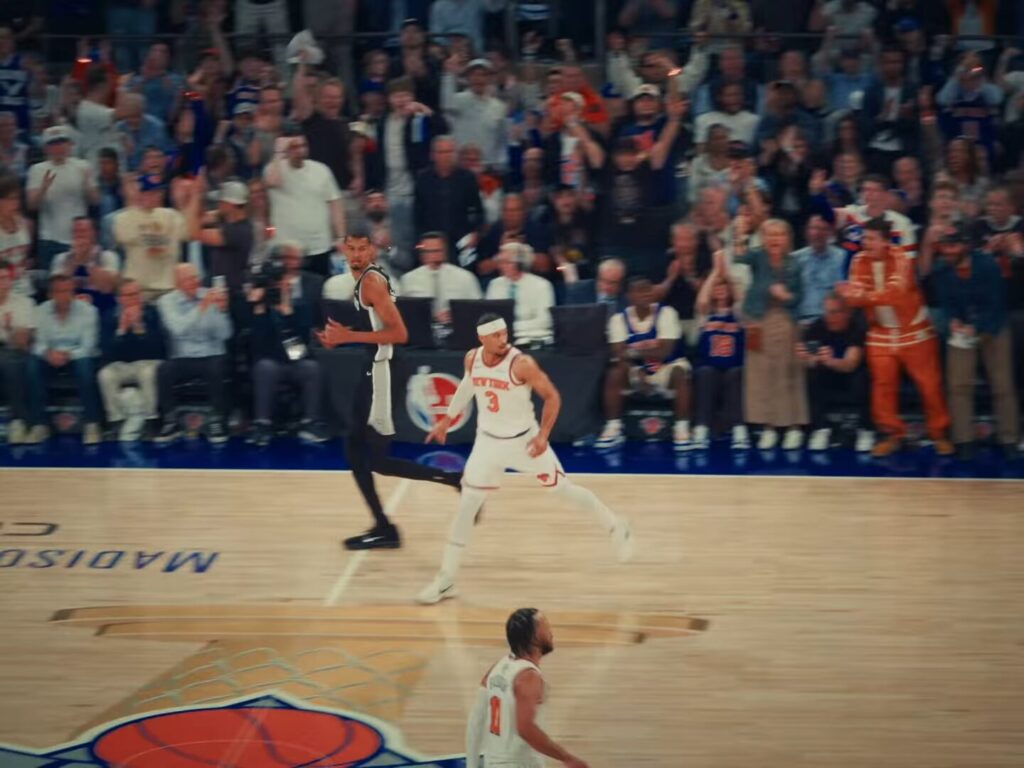 Victor Wembanyama, do Spurs, em ação contra Josh Hart, do Knicks, nas Finais da NBA de 2026 (Foto de arquivo: Wembanyama em ação pelo Spurs durante as Finais da NBA de 2026, não a partida contra o Thunder.)